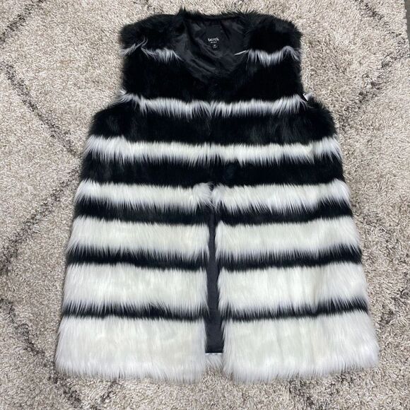 Berek Studio Black & White Faux Fur Vest Size Medium - Picture 4 of 7